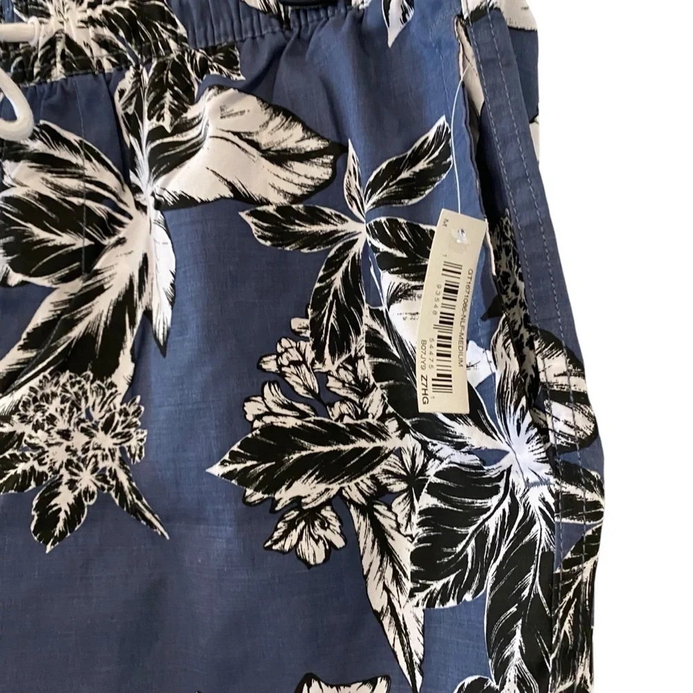 New Men's size Medium Goodthreads classic swim trunks blue navy white hibiscus